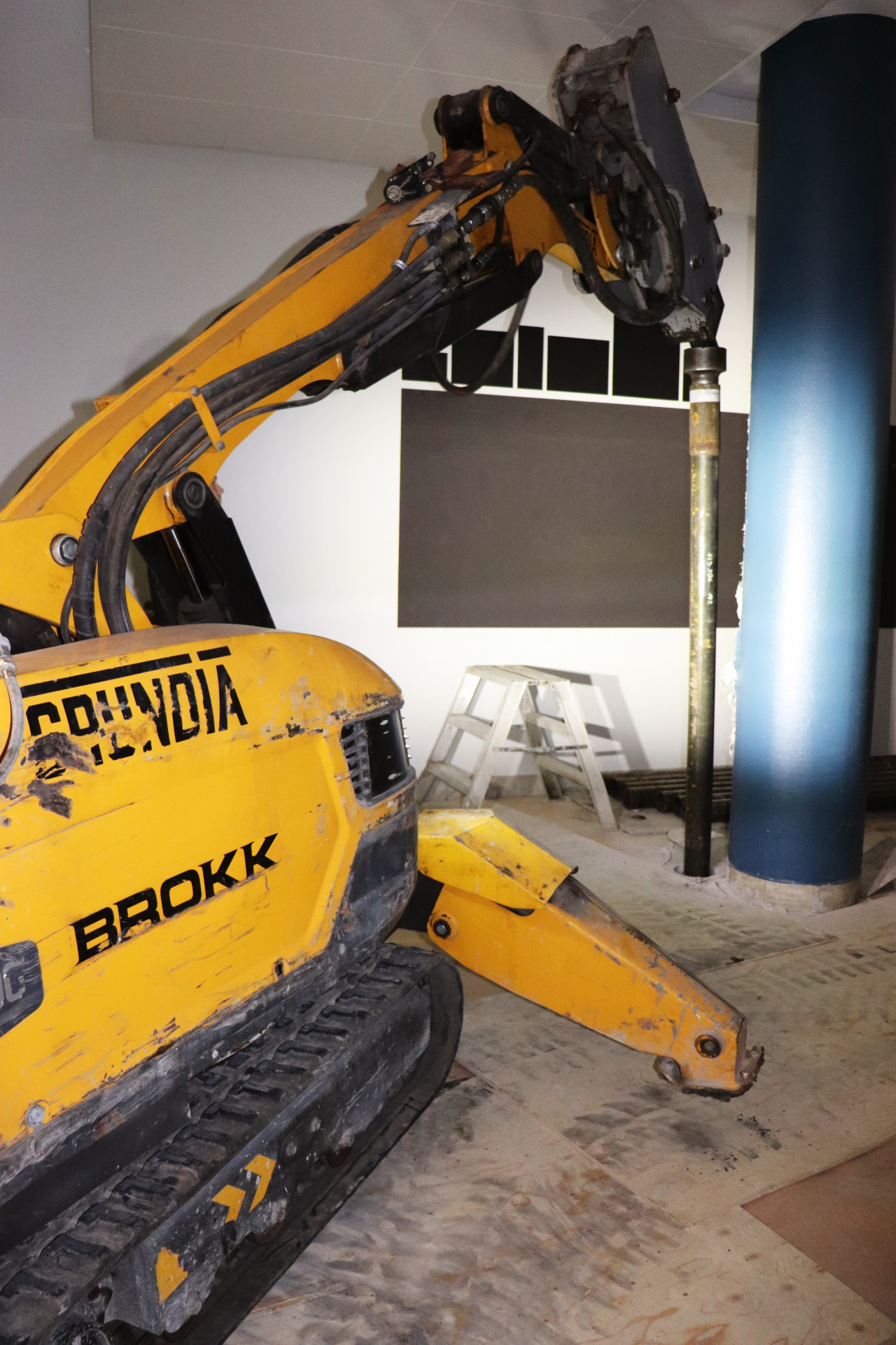 Brokk Brings Efficiency To Driving Piles In Confined Spaces Brokk Global